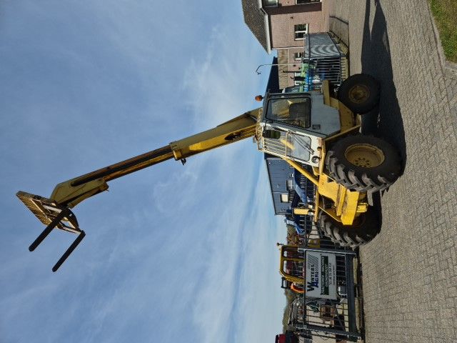 JCB 525-4 verreiker met kenteken.