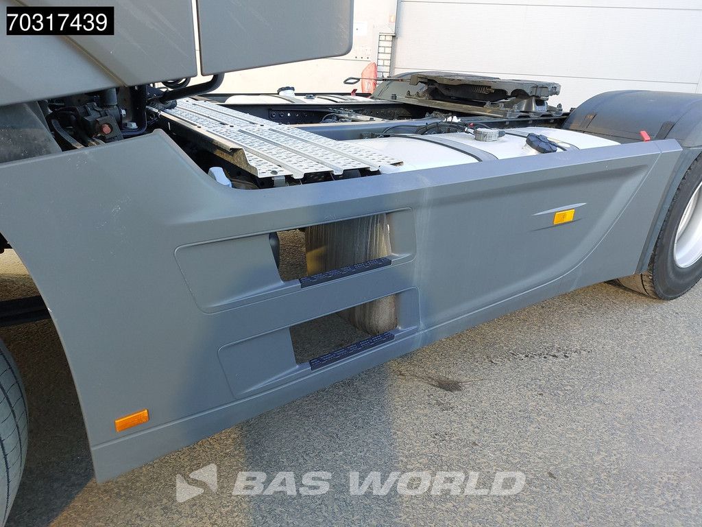 Mercedes Actros 1845 4X2 GigaSpace Retarder 2xTanks ACC Standklima Navi