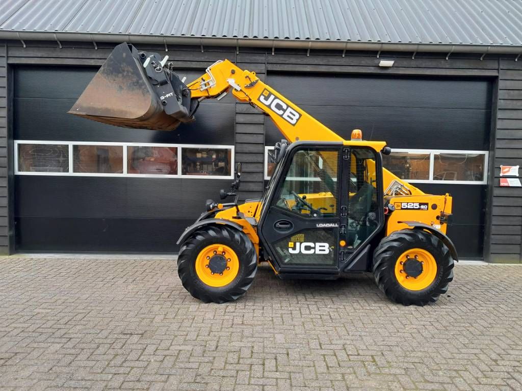 JCB 525-60 AG Agri Plus verreiker met bak
