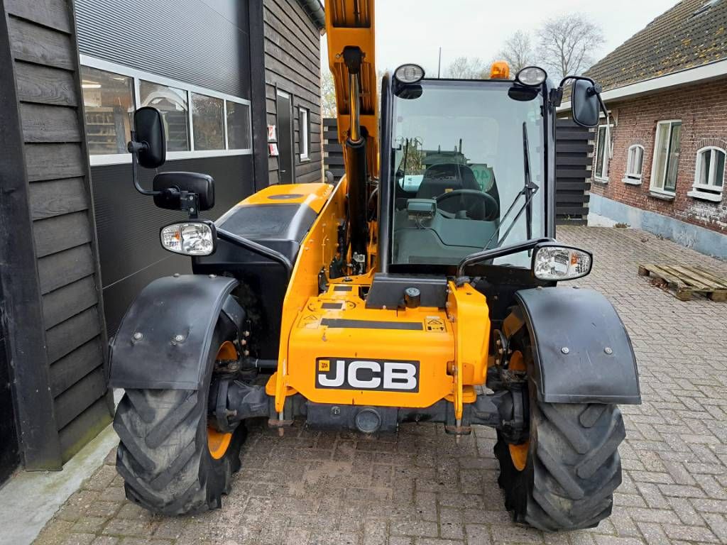 JCB 525-60 AG Agri Plus verreiker met bak
