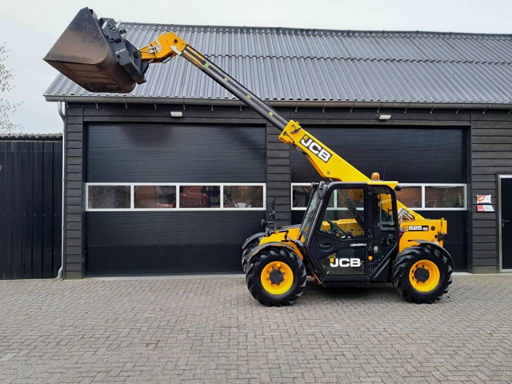 JCB 525-60 AG Agri Plus verreiker met bak