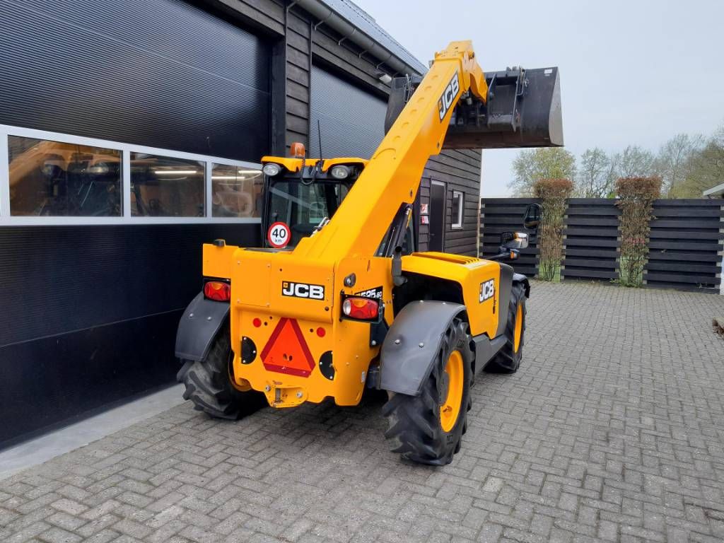 JCB 525-60 AG Agri Plus verreiker met bak