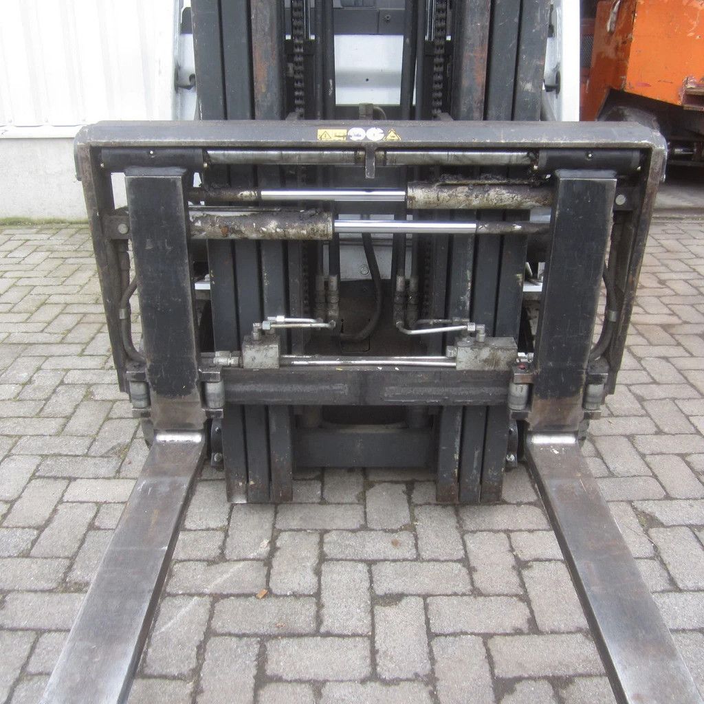 Nissan L16Q, elektrisch, triplex, side shift, vorkverstelling.