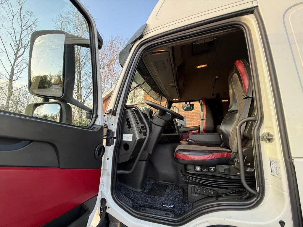 Volvo FM 370 Globetrotter 649.809KM NL Truck APK/TUV 10-2026