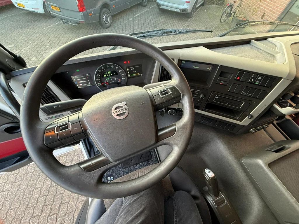 Volvo FM 370 Globetrotter 649.809KM NL Truck APK/TUV 10-2026