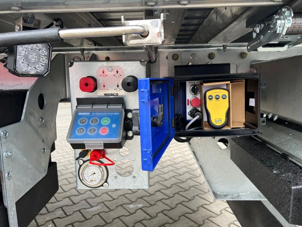 Kraker K-Force 92m3 Cargo Floor 10MM SAF, Liftachse, Remote control, NEW