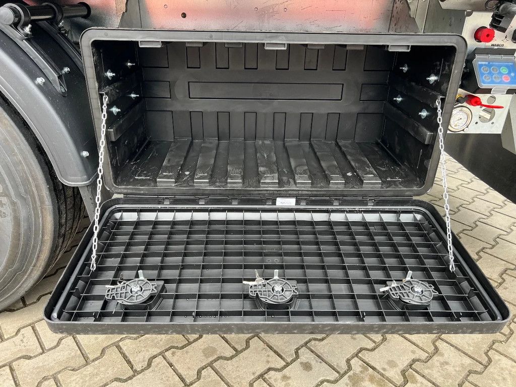 Kraker K-Force 92m3 Cargo Floor 10MM SAF, Liftachse, Remote control, NEW