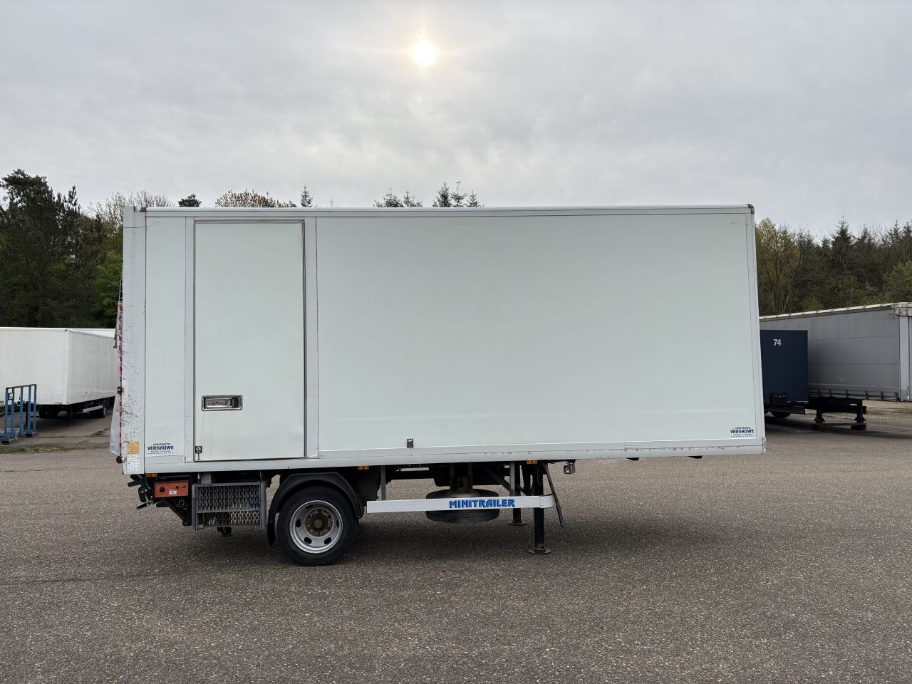 Be oplegger 6.6 ton gesloten laadklep 1000 kg