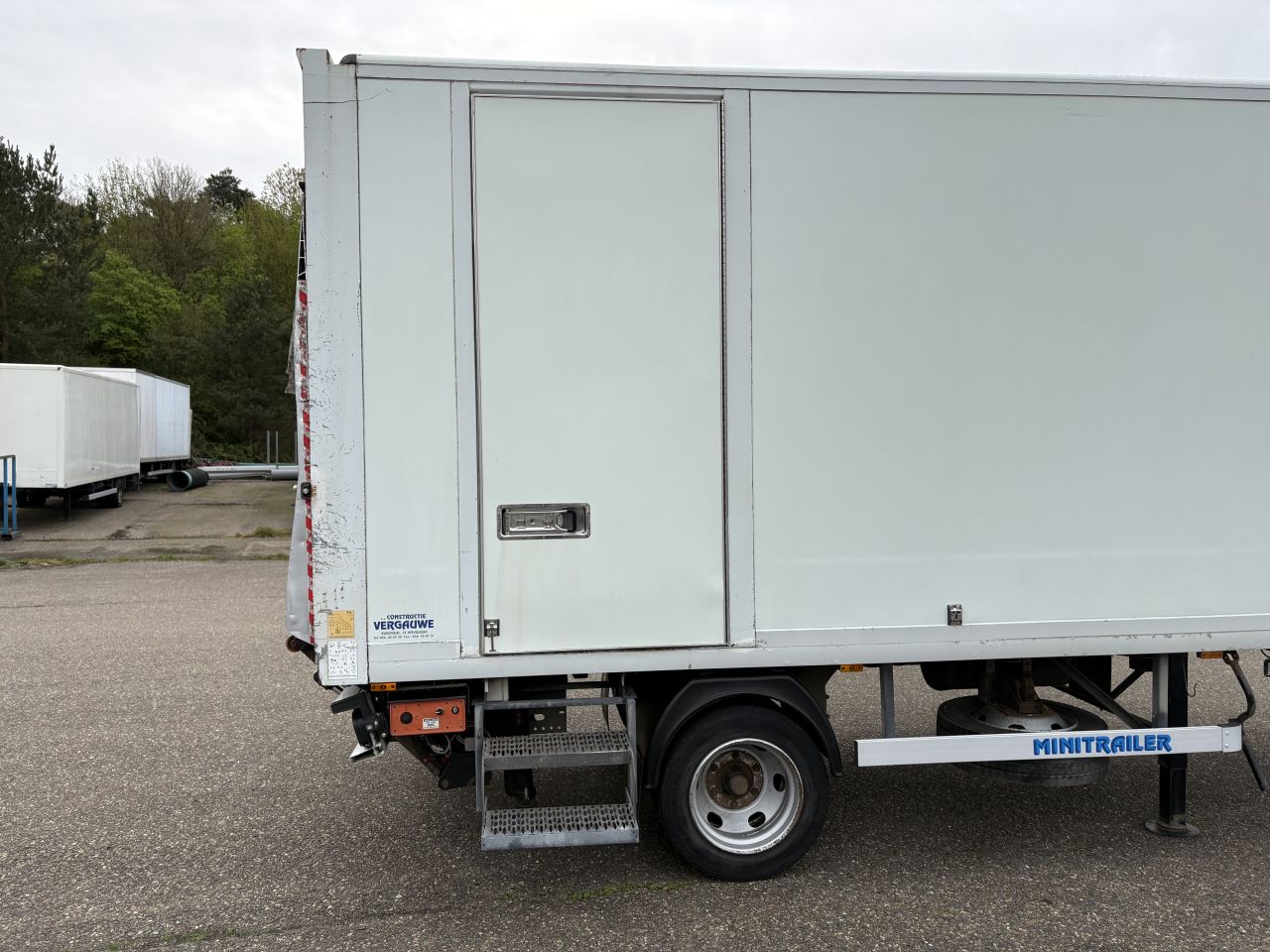 Be oplegger 6.6 ton gesloten laadklep 1000 kg