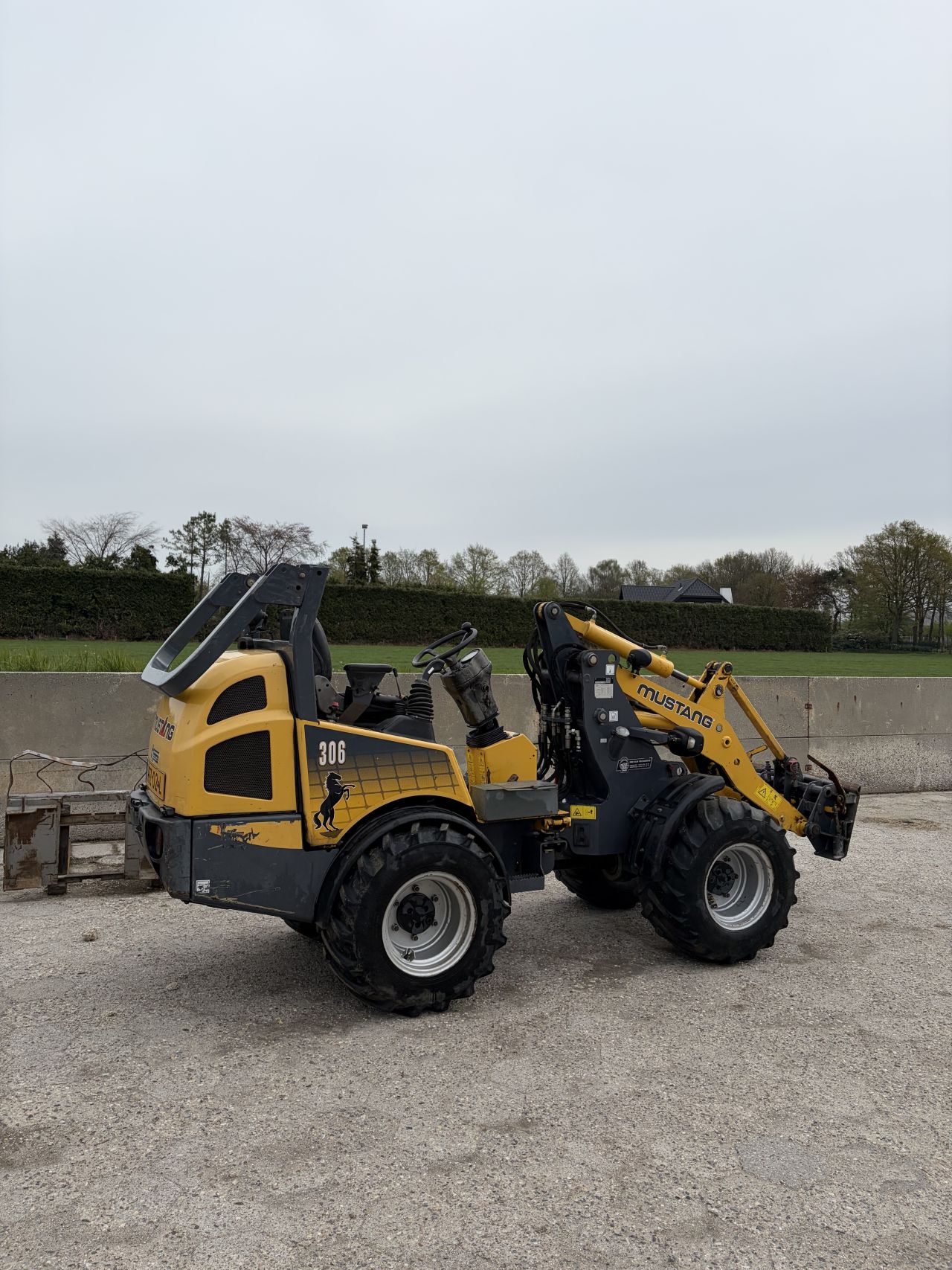 Mustang 306 met aanbouwdelen