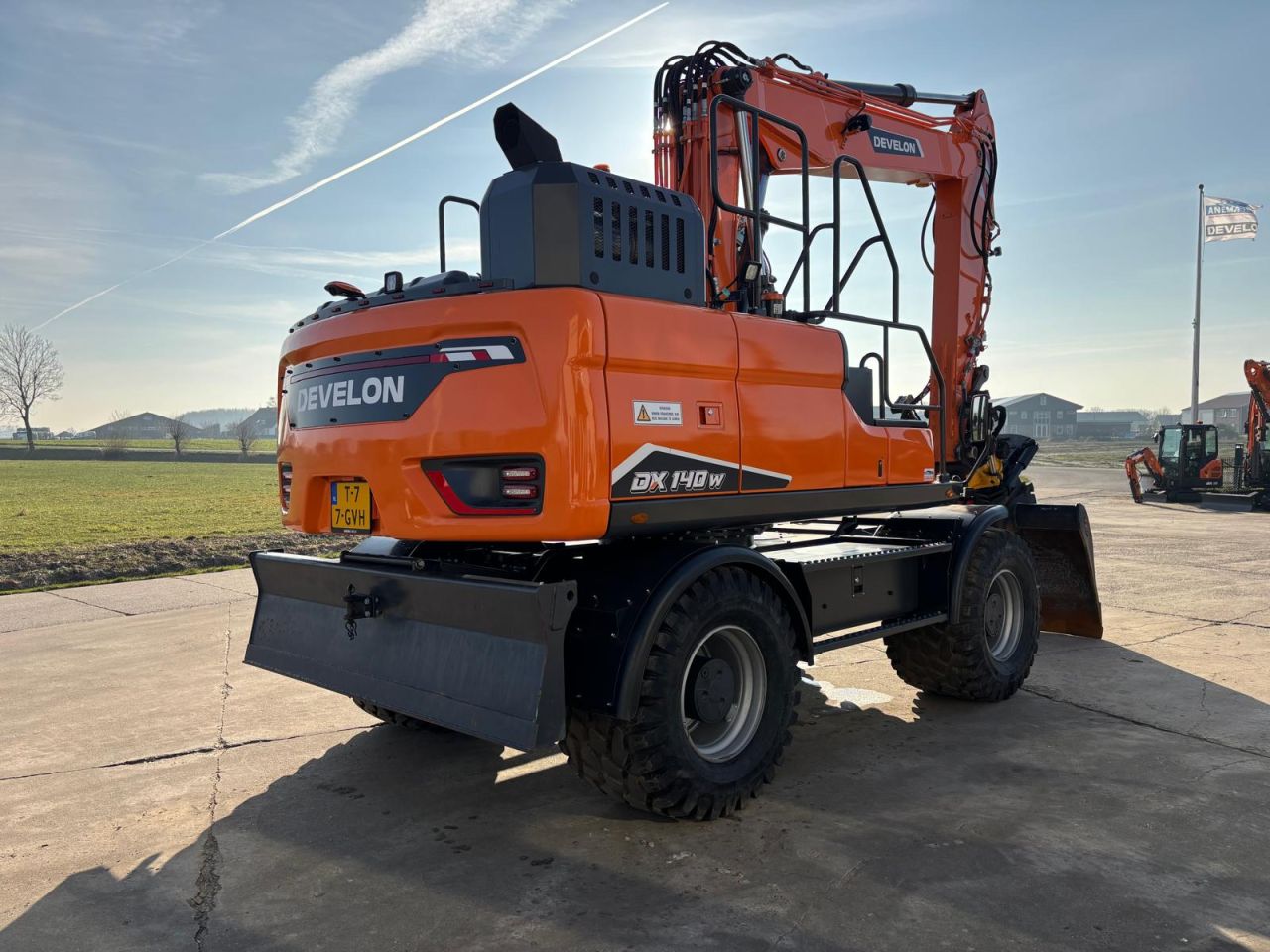 Develon DX140W-7