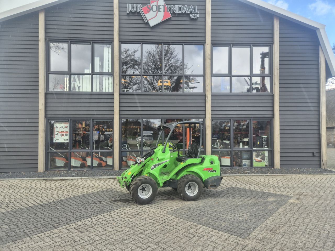 Gebruikte AVANT 530 optidrive minilader met gewicht van 1460 kgs