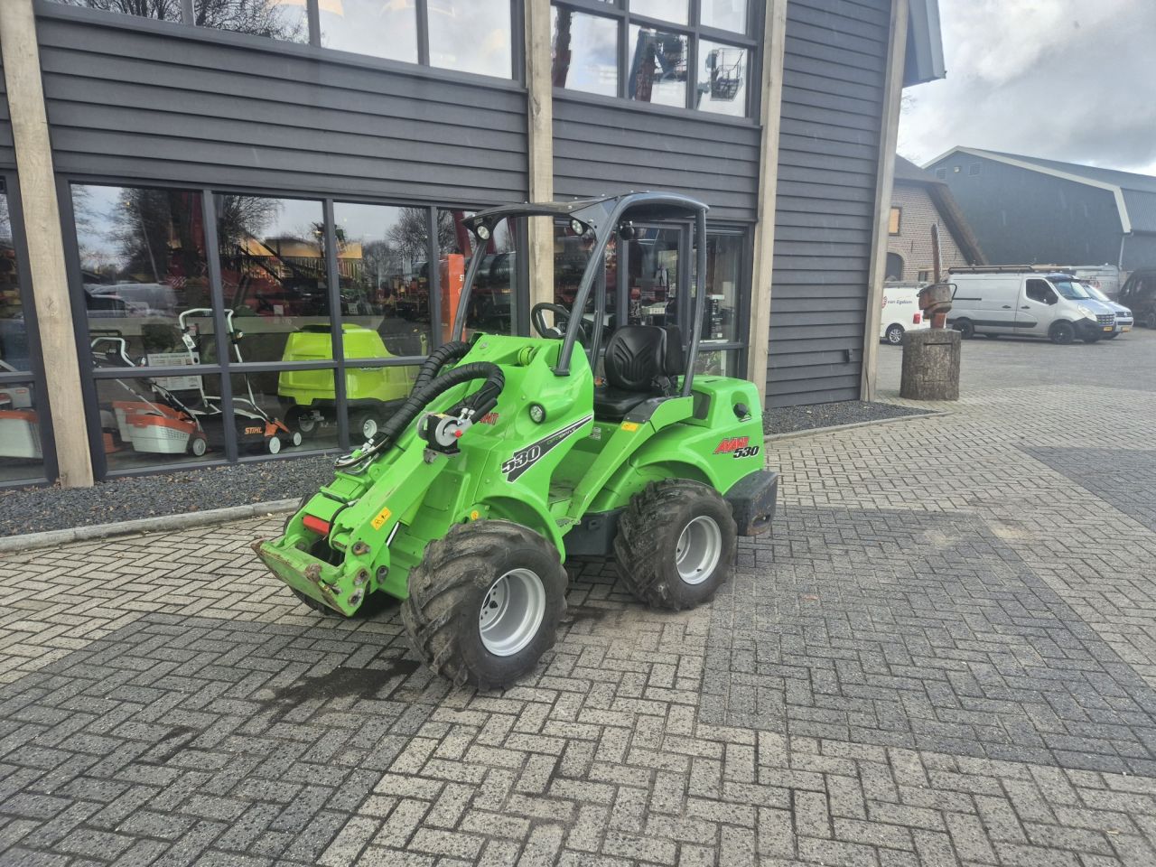 Gebruikte AVANT 530 optidrive minilader met gewicht van 1460 kgs