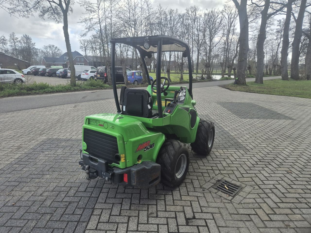 Gebruikte AVANT 530 optidrive minilader met gewicht van 1460 kgs