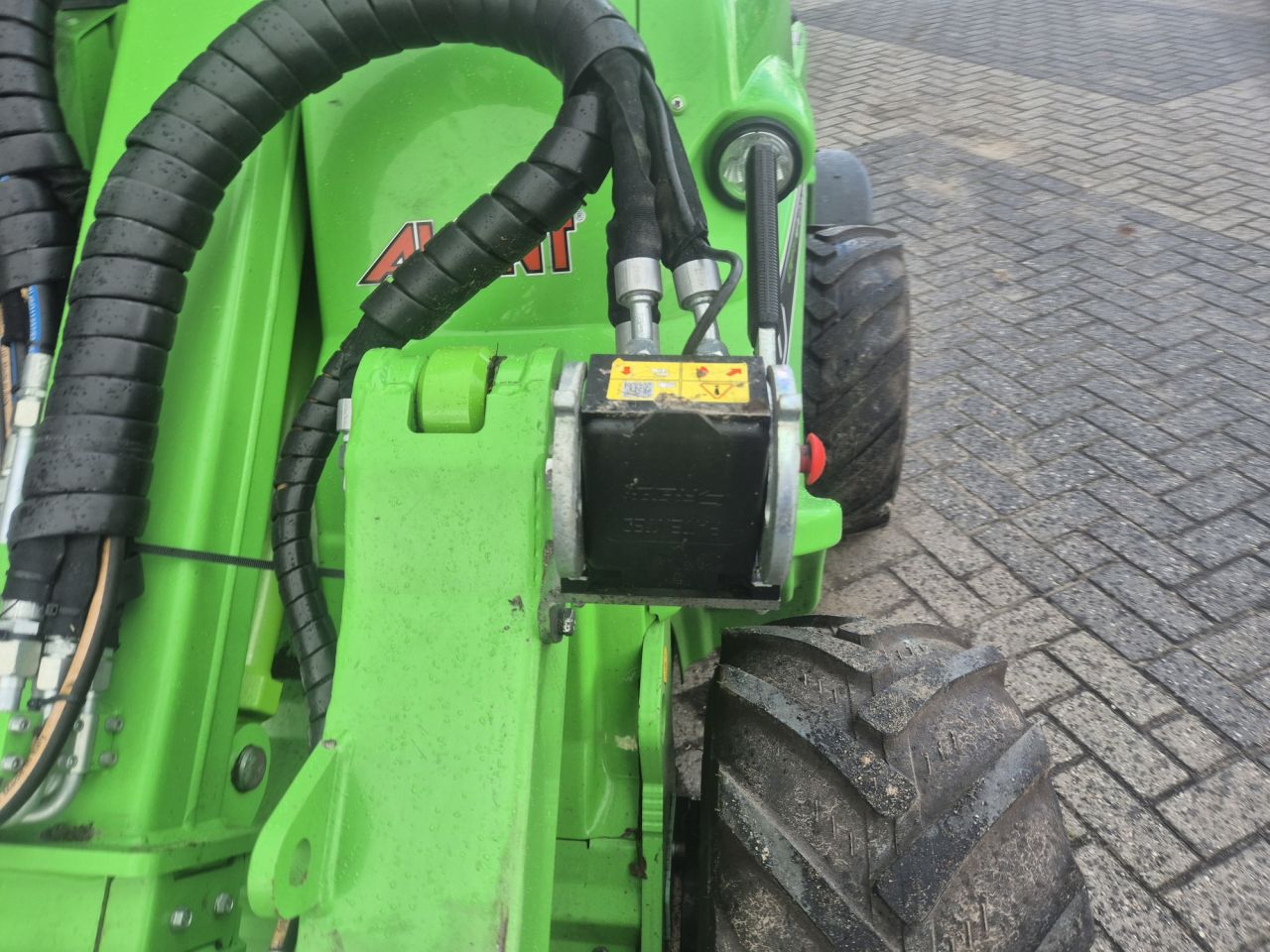 Gebruikte AVANT 530 optidrive minilader met gewicht van 1460 kgs