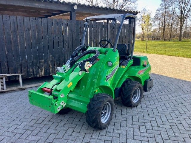 Nieuwe AVANT 528 TDL kniklader met gewicht van 1530 kgs