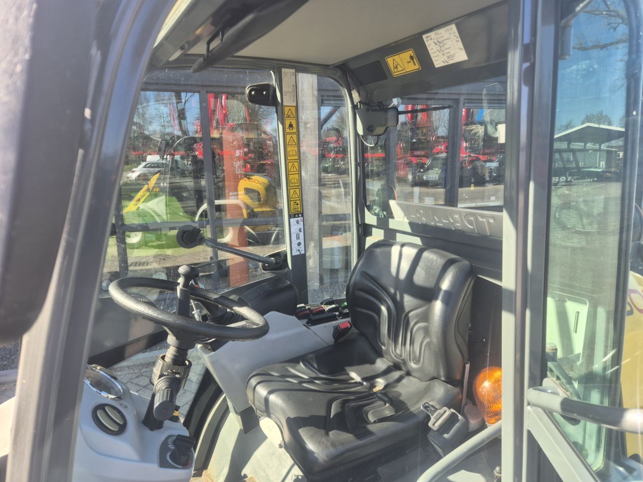 KRAMER 5035 minishovel met gewicht van 2250 kgs