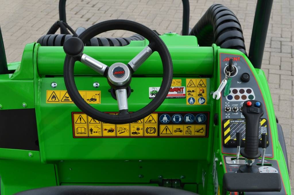 Avant 855i TDL Kniklader/Shovel