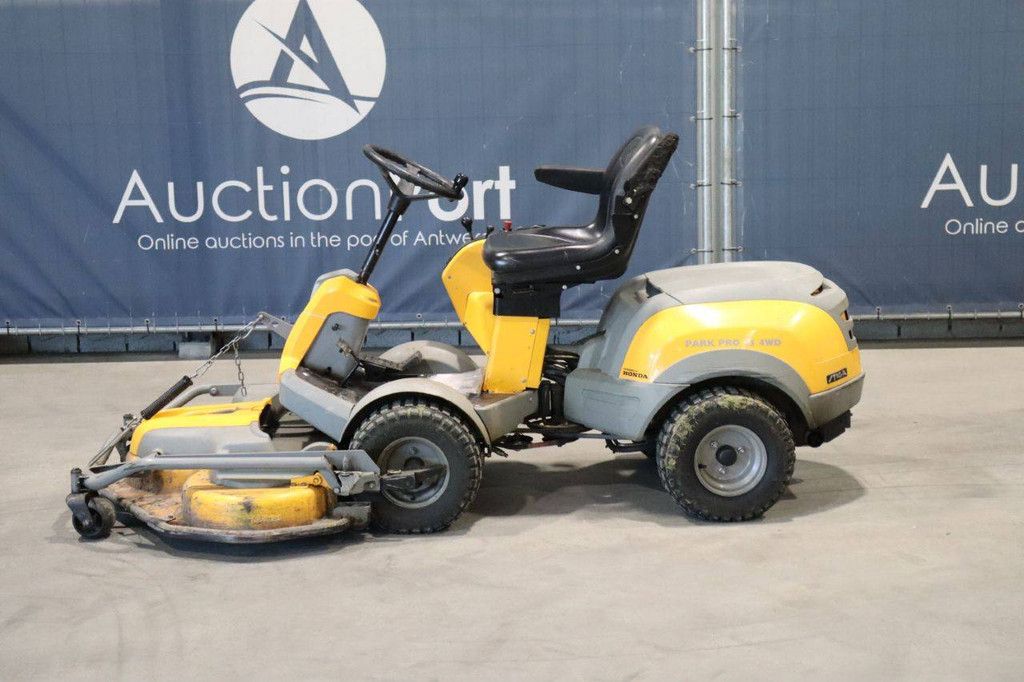Zitmaaier Stiga Park Pro 25 AWD Benzine 2011