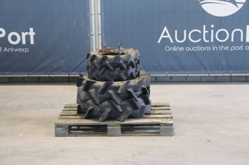 Compact Tractor John Deere B7000 Diesel met Extra Wielen