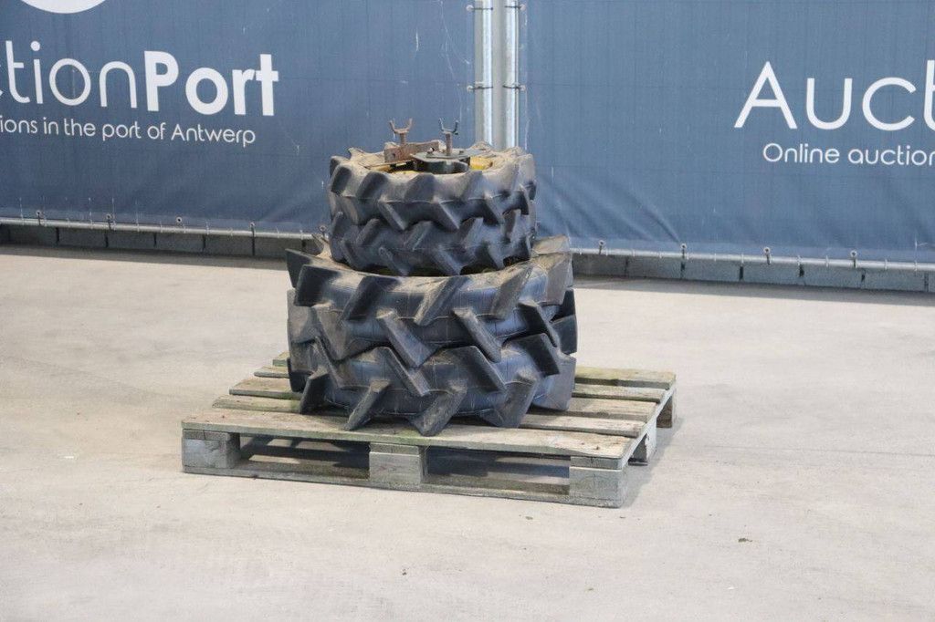 Compact Tractor John Deere B7000 Diesel met Extra Wielen