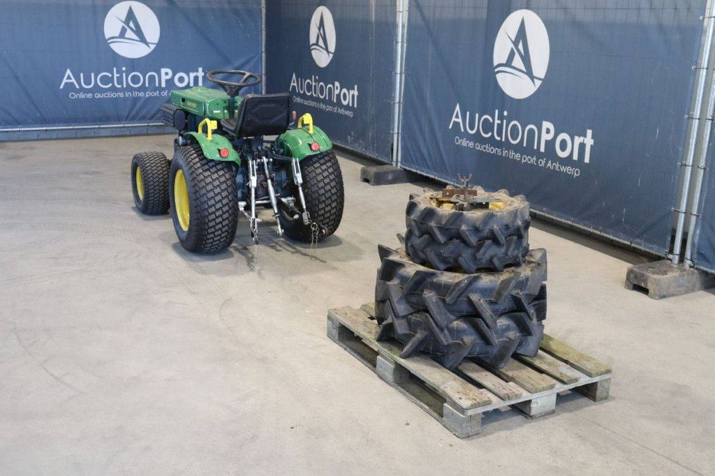 Compact Tractor John Deere B7000 Diesel met Extra Wielen