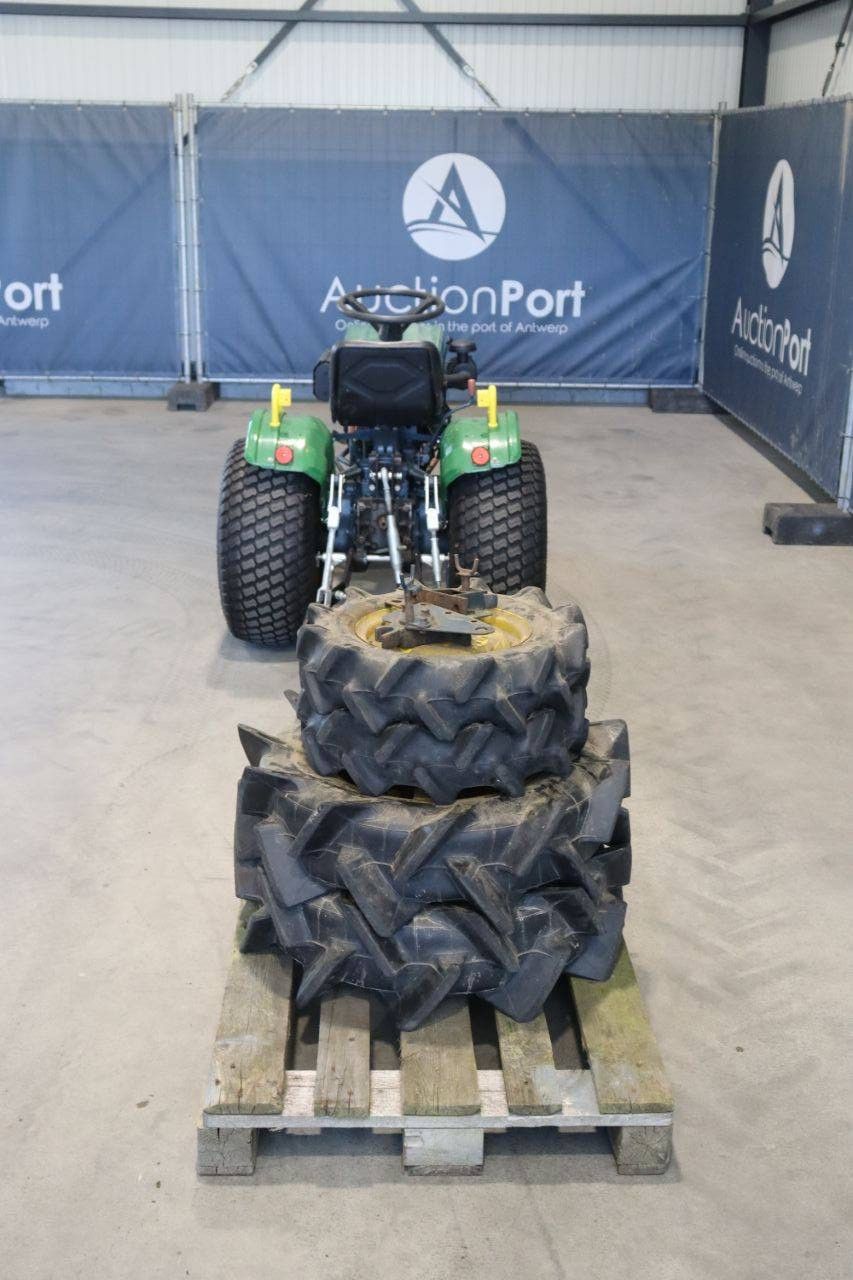 Compact Tractor John Deere B7000 Diesel met Extra Wielen