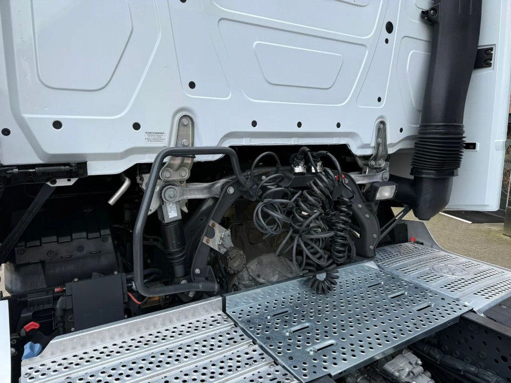 Mercedes-Benz Actros 1845 L Bigspace 2x tank Standairco Smarttacho 2! 301.793KM NL Truck