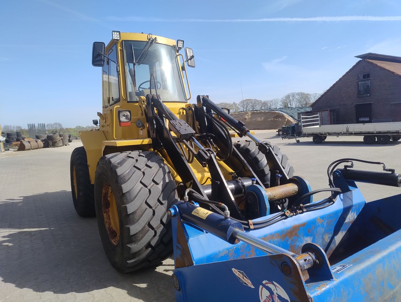 Shovel CAT IT12F +voerhapper bak puinbak/grasvork palletvork