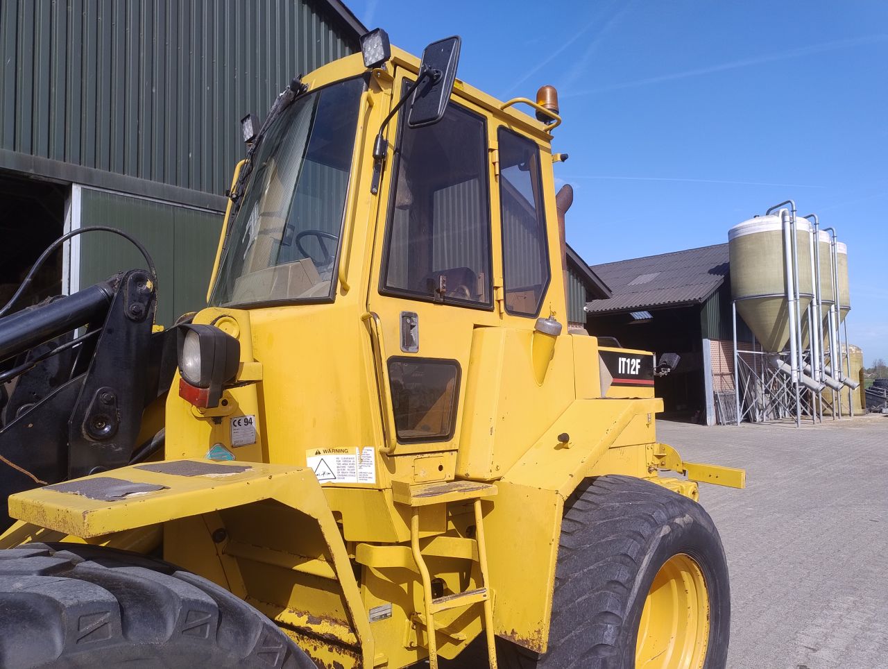 Shovel CAT IT12F +voerhapper bak puinbak/grasvork palletvork