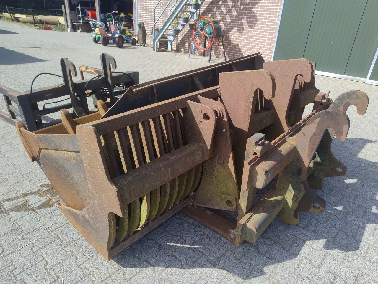 Shovel CAT IT12F +voerhapper bak puinbak/grasvork palletvork