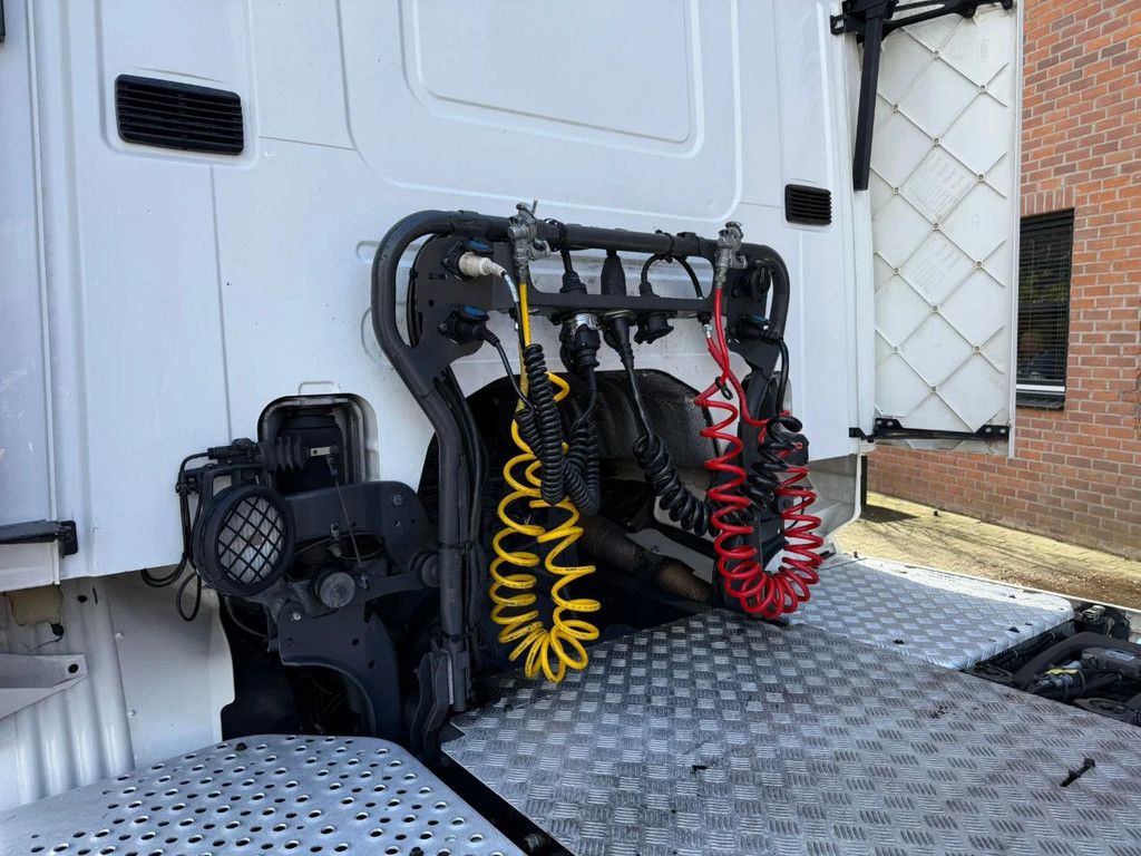 Scania P360 4X2 Slaapcabine 628.367KM Spoilers NL Truck APK/TUV 09-2026