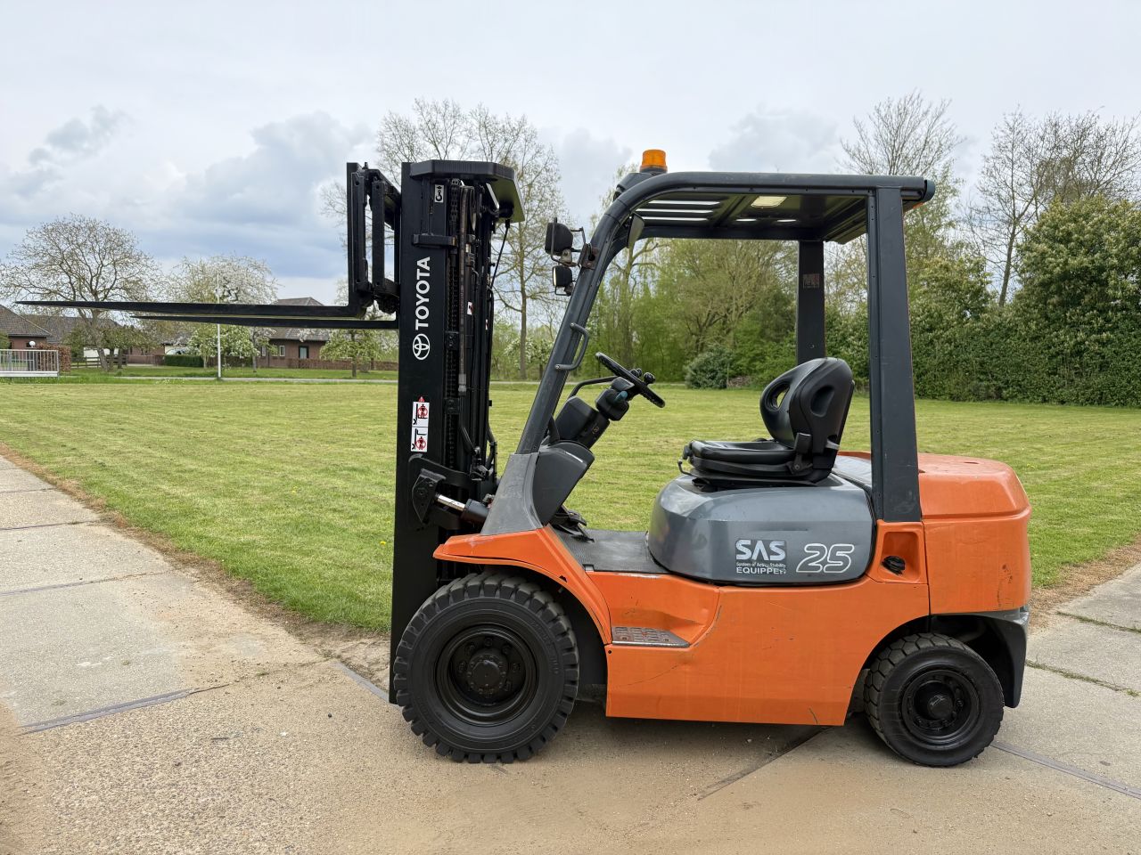 Toyota 2.5 tonner diesel heftruck triplex 4.7M Sideshift