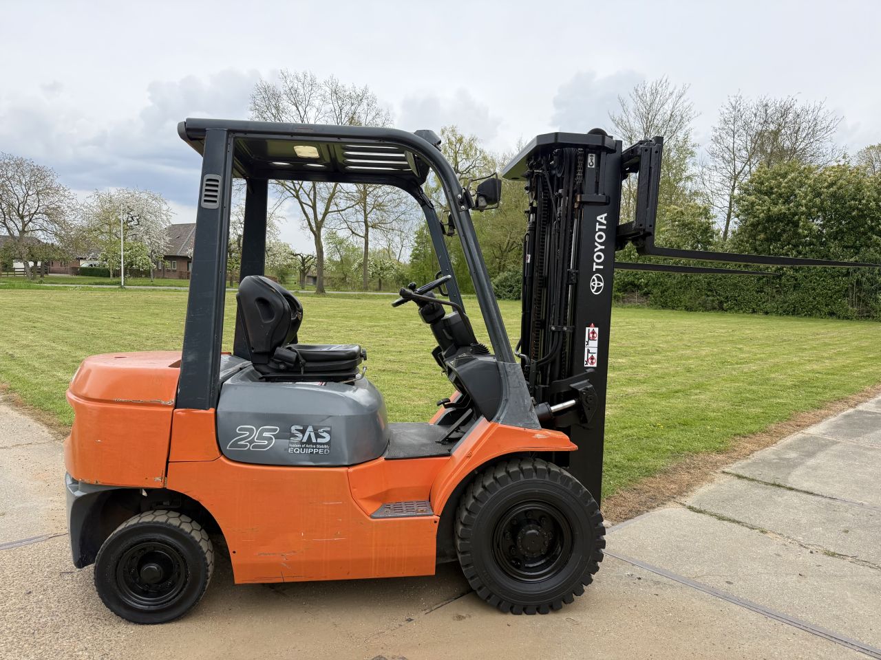 Toyota 2.5 tonner diesel heftruck triplex 4.7M Sideshift