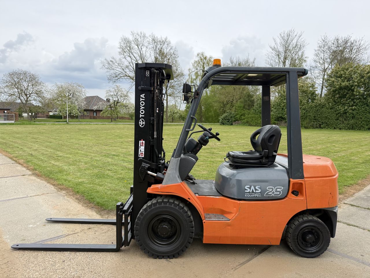 Toyota 2.5 tonner diesel heftruck triplex 4.7M Sideshift