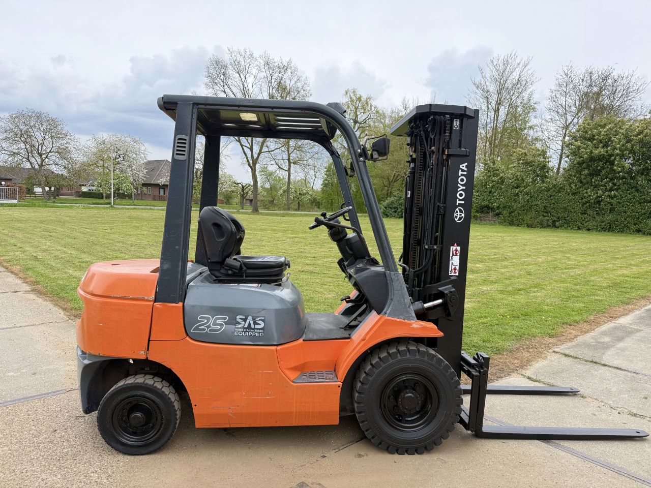 Toyota 2.5 tonner diesel heftruck triplex 4.7M Sideshift