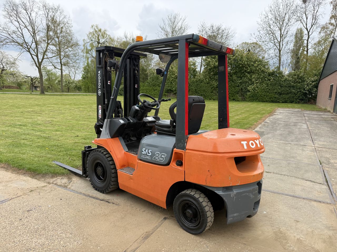 Toyota 2.5 tonner diesel heftruck triplex 4.7M Sideshift