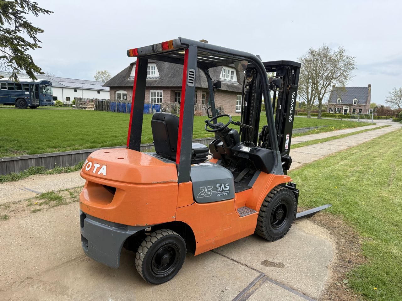 Toyota 2.5 tonner diesel heftruck triplex 4.7M Sideshift