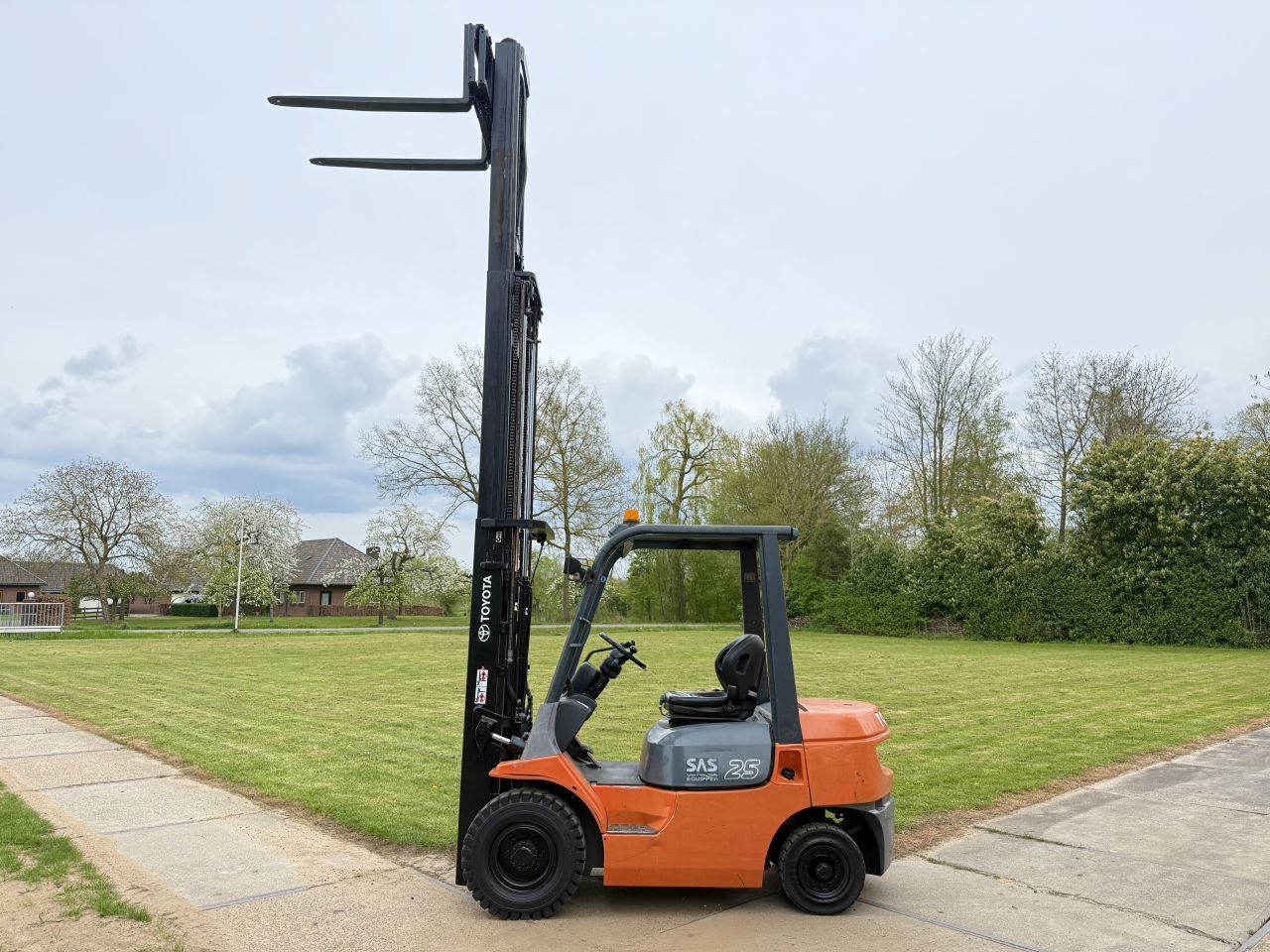 Toyota 2.5 tonner diesel heftruck triplex 4.7M Sideshift