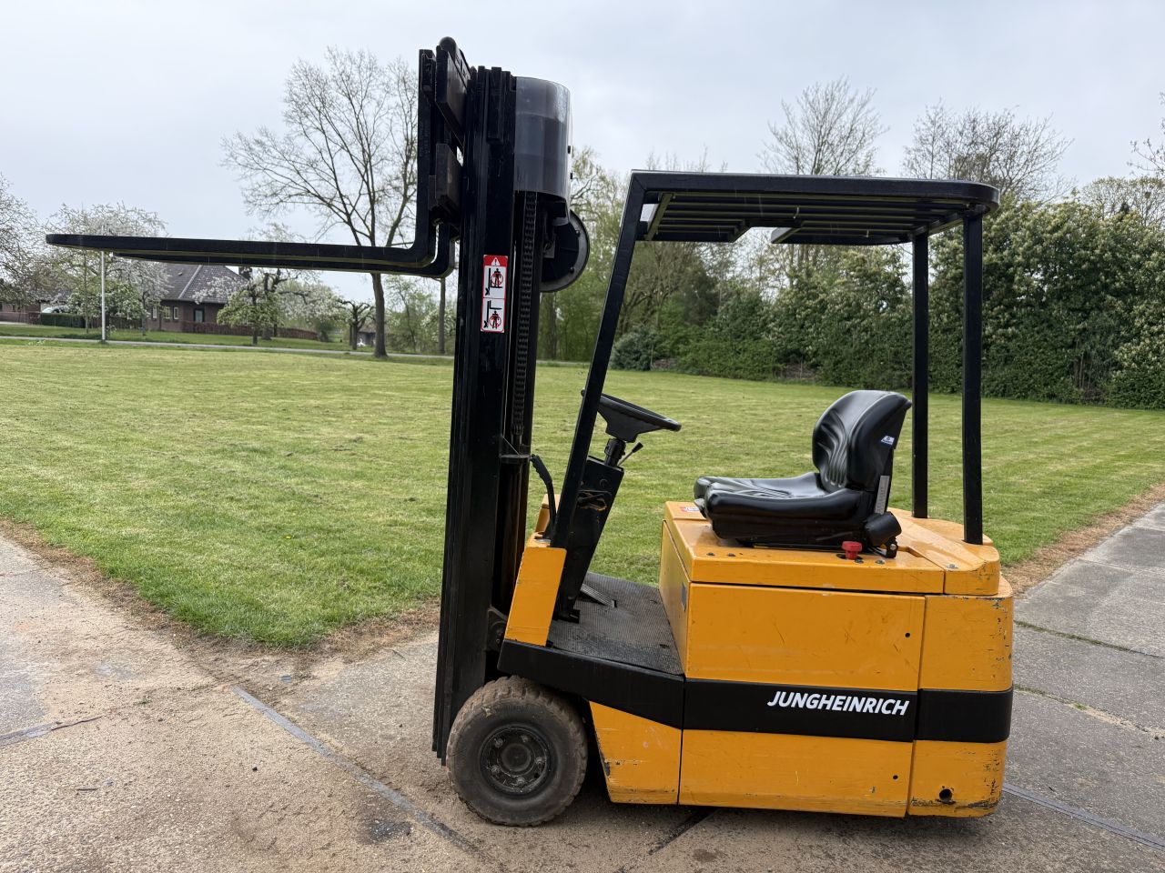 Jungheinrich 1600KG elektrisch 3-delig 5.1m freelift Sideshift