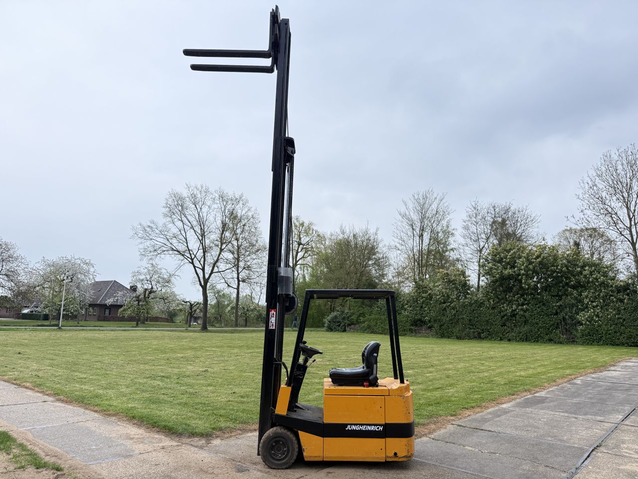 Jungheinrich 1600KG elektrisch 3-delig 5.1m freelift Sideshift