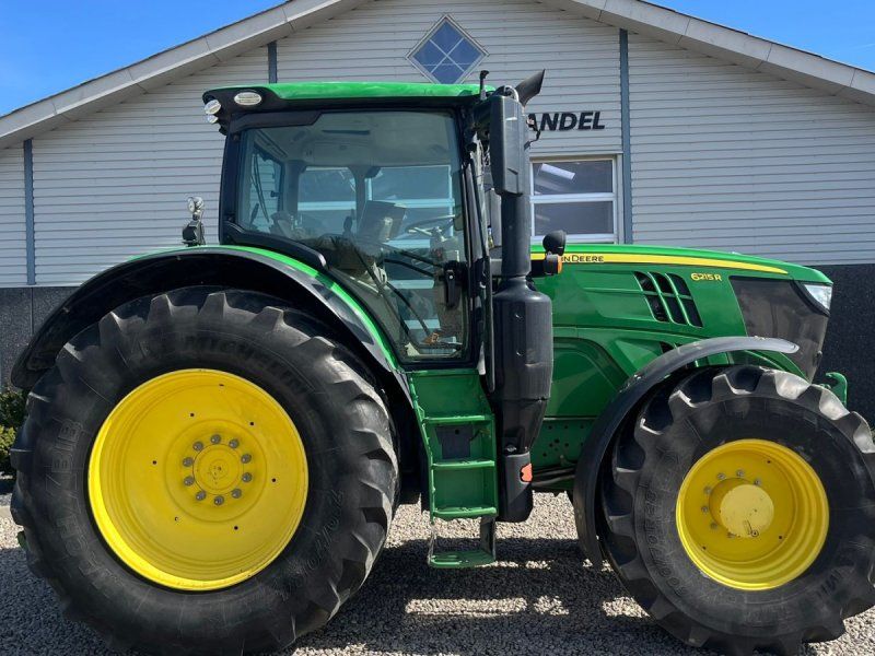 John Deere 6215R Med frontlift og front PTO på