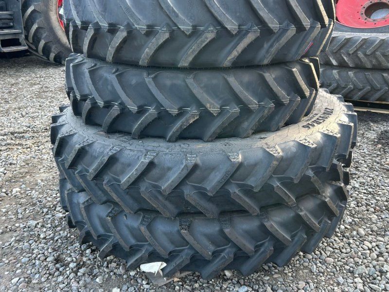 Mitas 270/95R46 + 270/95R32 stilbare fælge uds. boring bag nye dæk