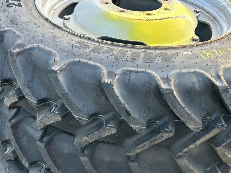 Mitas 270/95R46 + 270/95R32 stilbare fælge uds. boring bag nye dæk