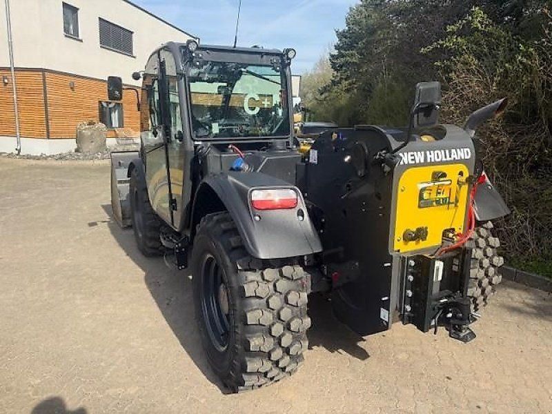 New Holland TH7.42 Elite mit Schaufel und Gabel