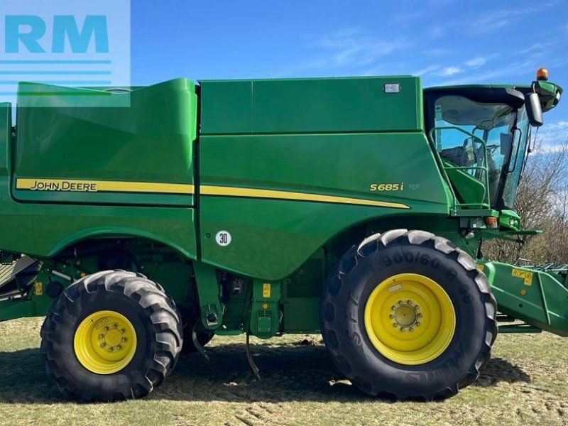 John Deere S685