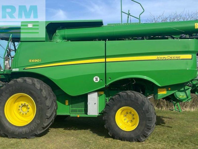 John Deere S690
