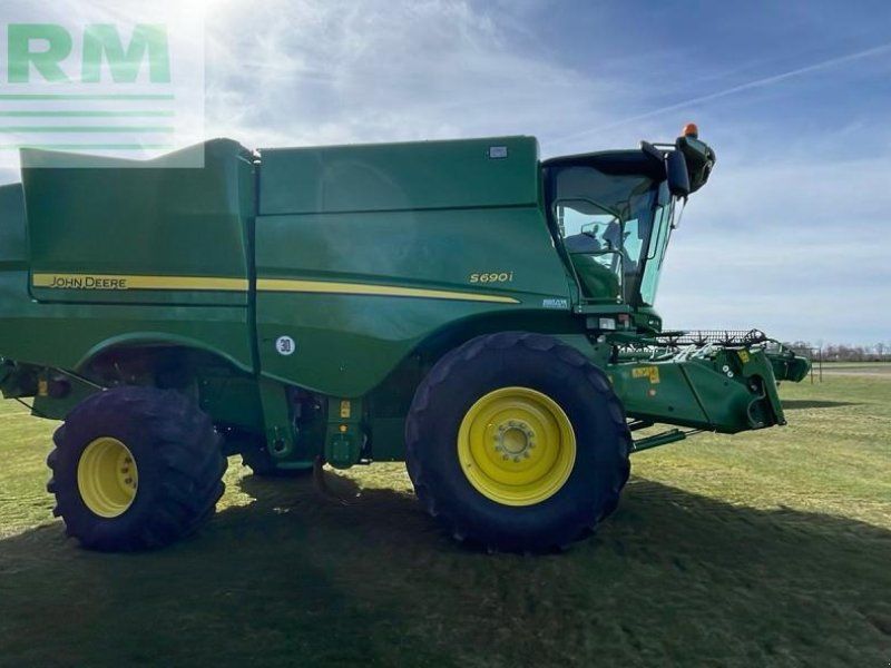 John Deere S690