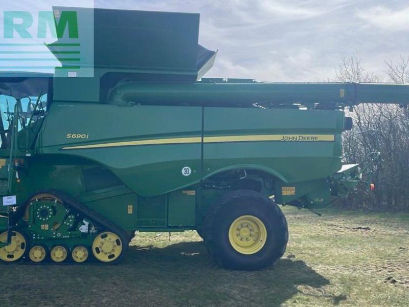 John Deere S690