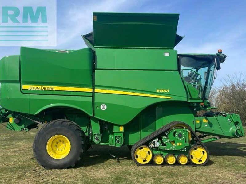 John Deere S690